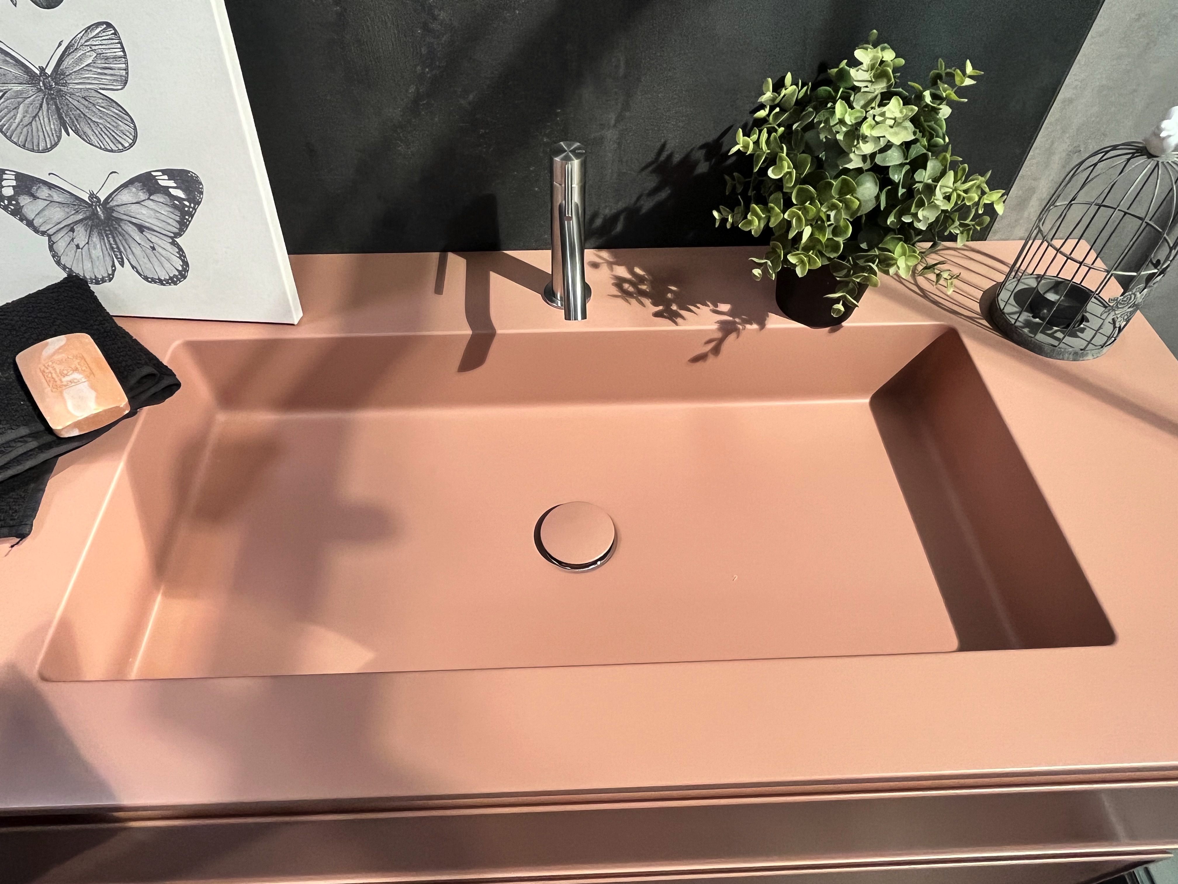 Mobile bagno rosa con specchio abbinato, prezzo outlet