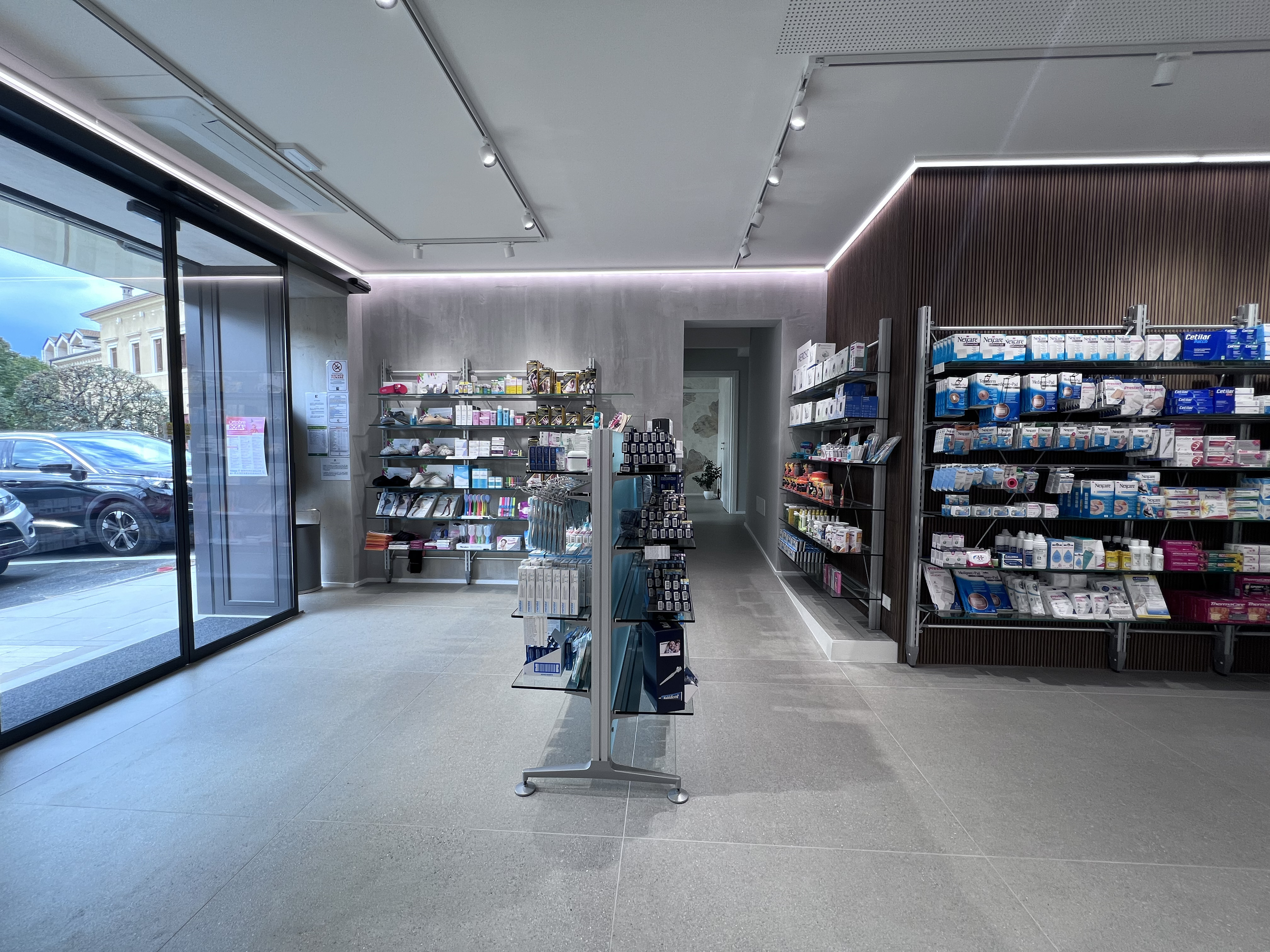 pavimento piastrelle negozio farmacia