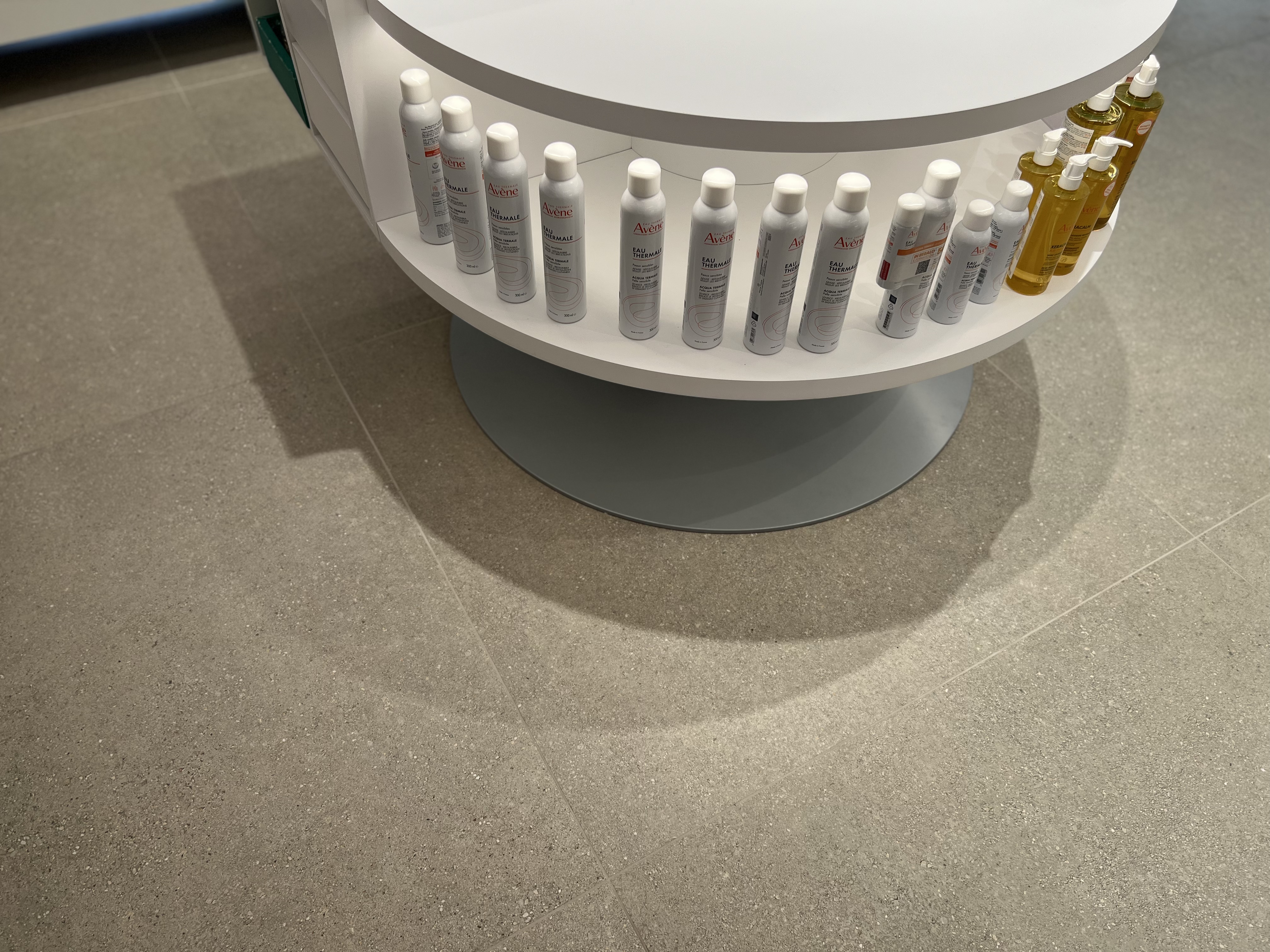Pavimenti in gres per farmacia e negozi