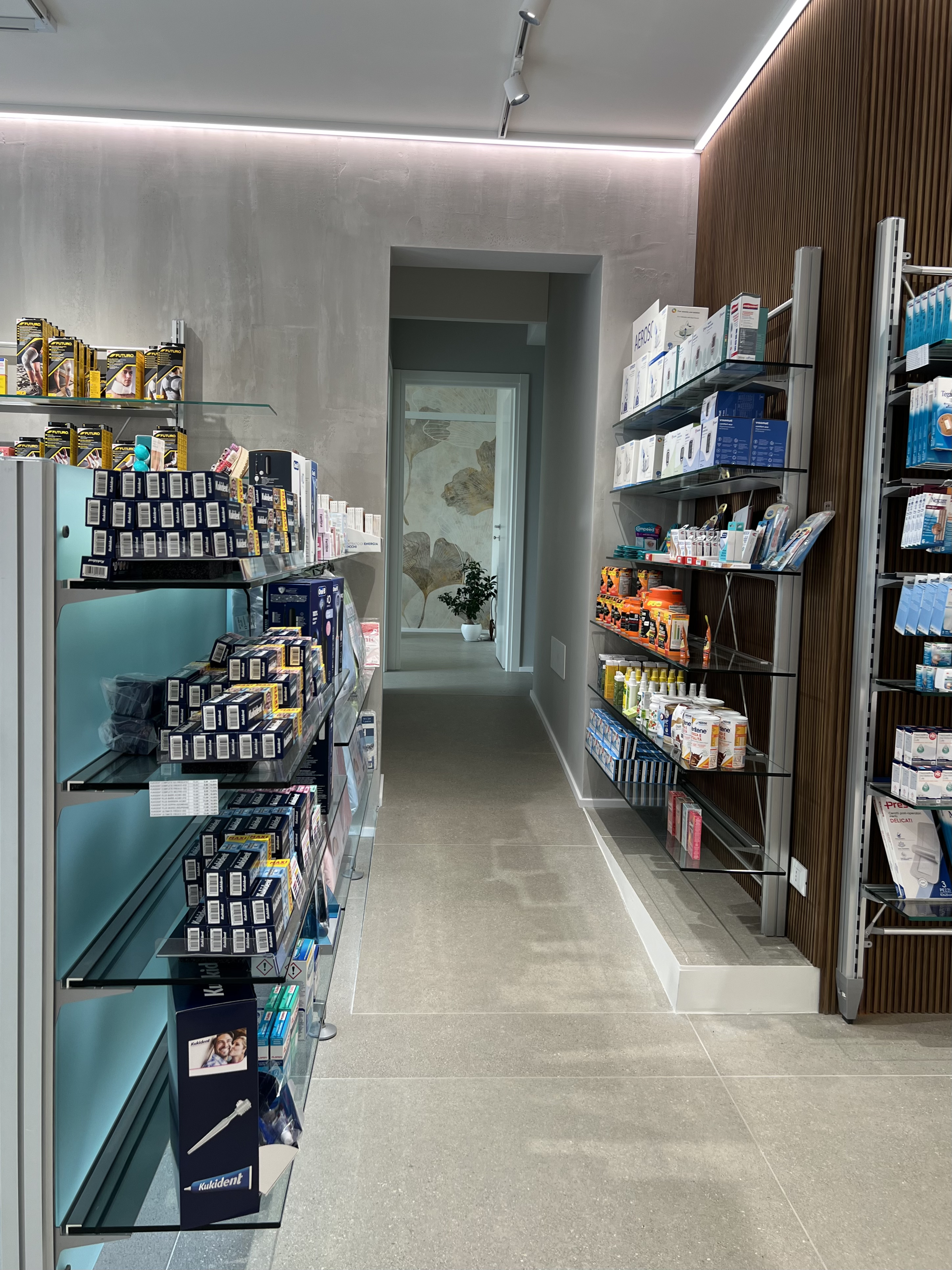 Pavimenti in gres per farmacia e negozi