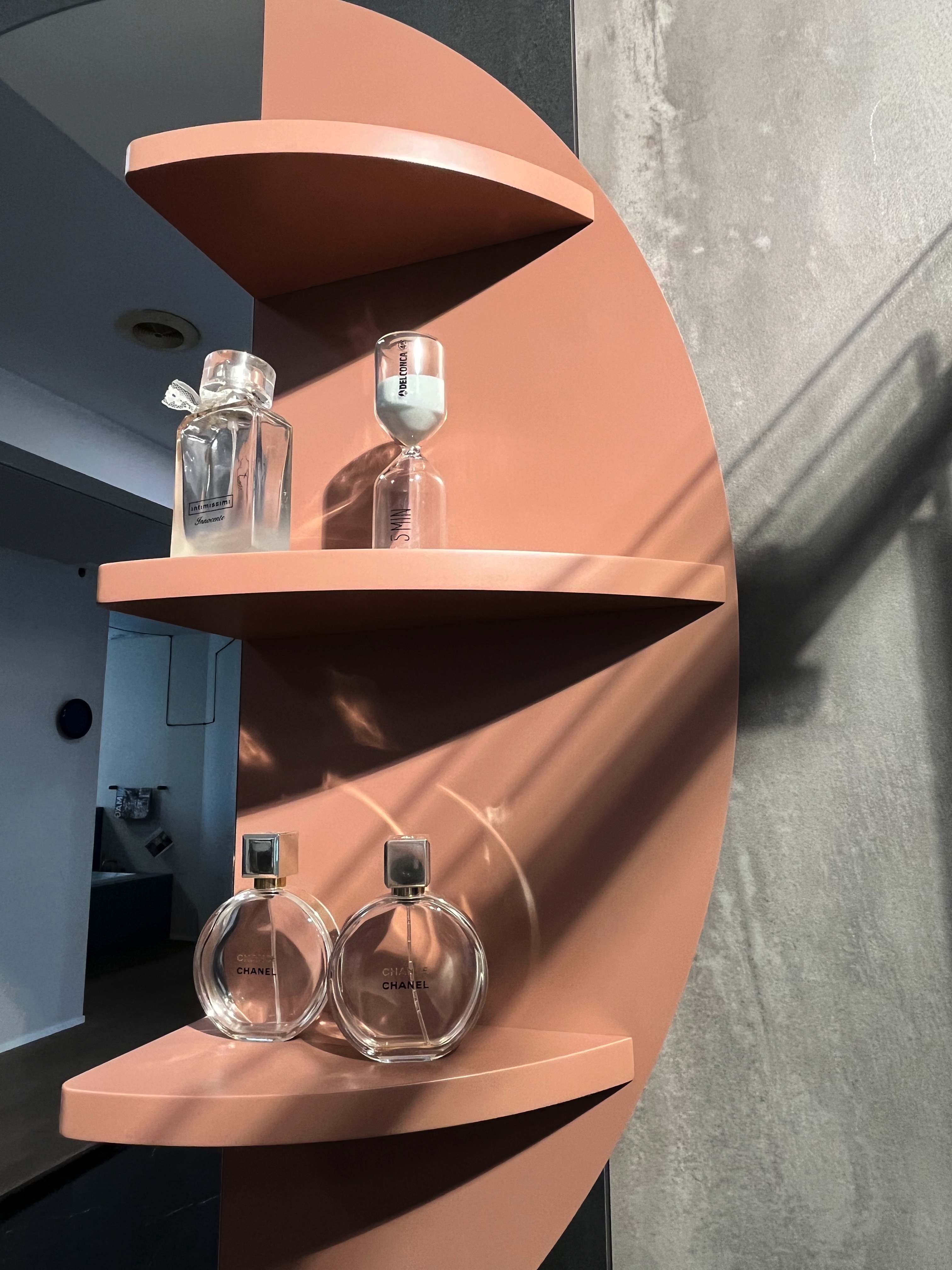 Mobile bagno rosa con specchio abbinato, prezzo outlet