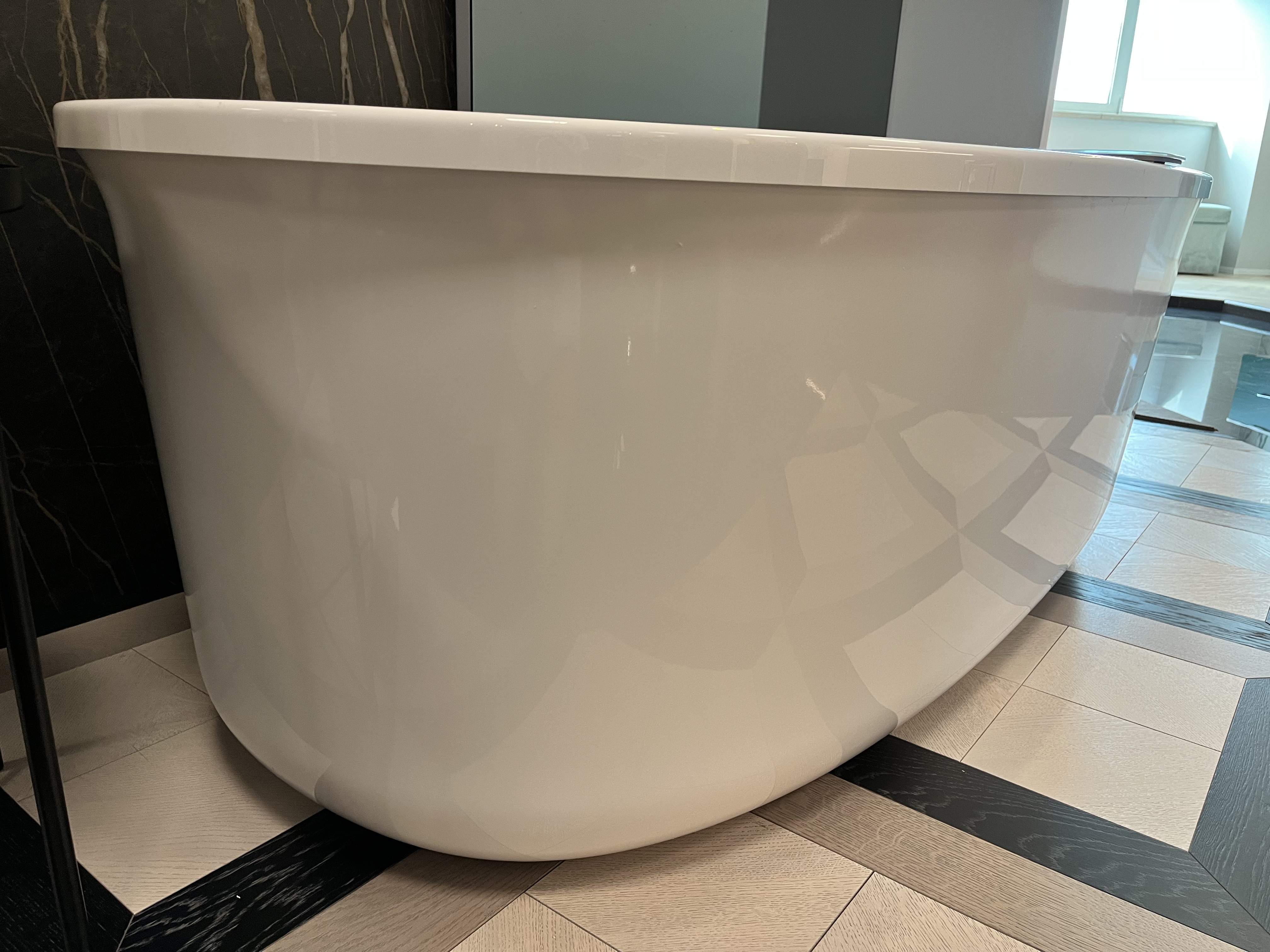 Vasca da bagno in ceramica bianca Jacuzzi idro, prezzo outlet
