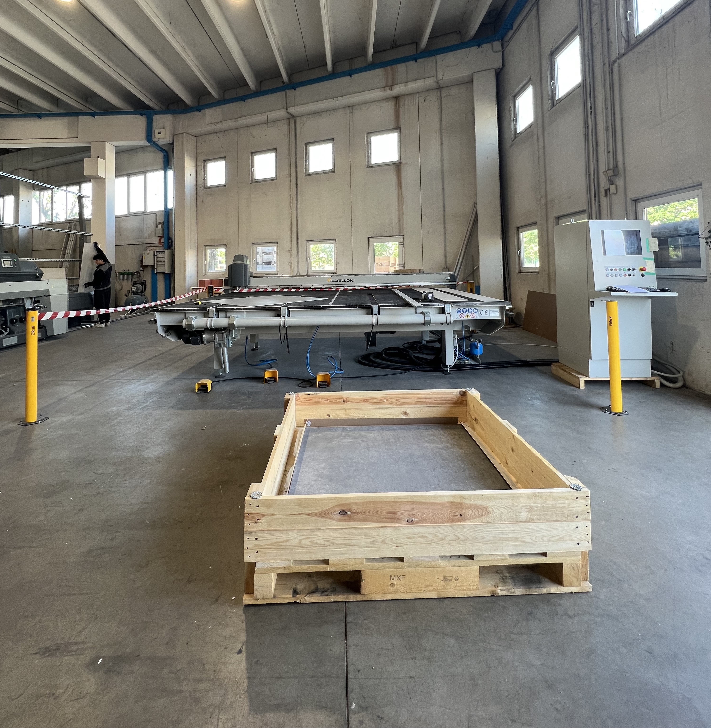 laboratorio gres porcellanato macchinario taglio grandi lastre