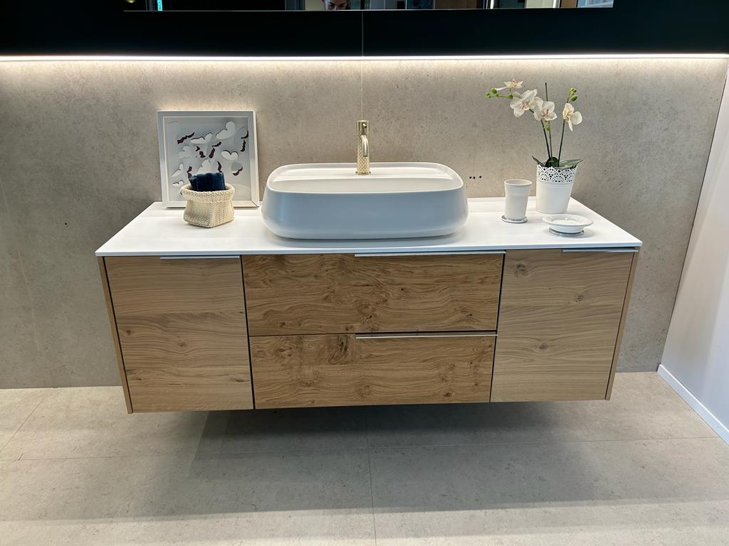 Mobile bagno sospeso in rovere nodato