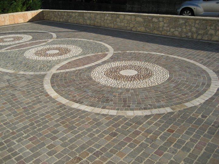 Pavimenti esterni decorati