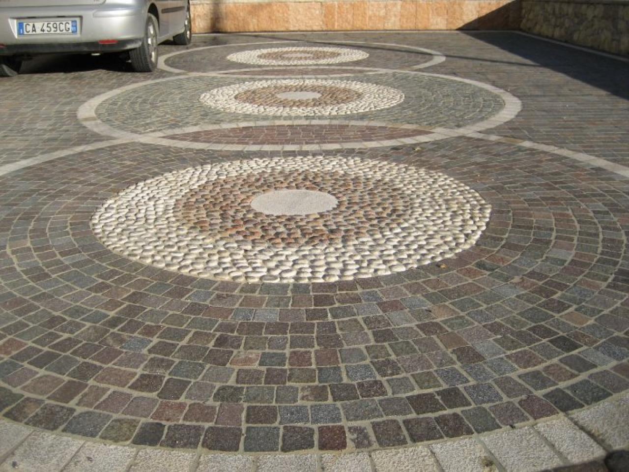 cubetto in porfido decorato